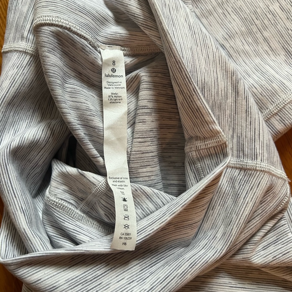 Lululemon Wunder Under Leggings - Picture 4 of 5